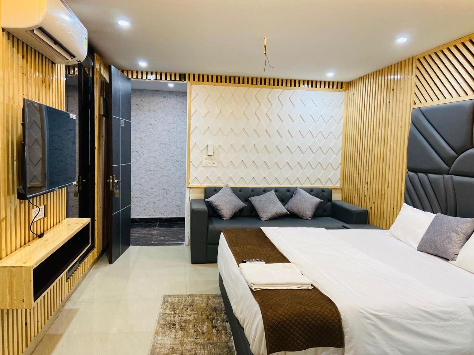 Bob Adventures Hotel เดห์ราดุน ภายนอก รูปภาพ