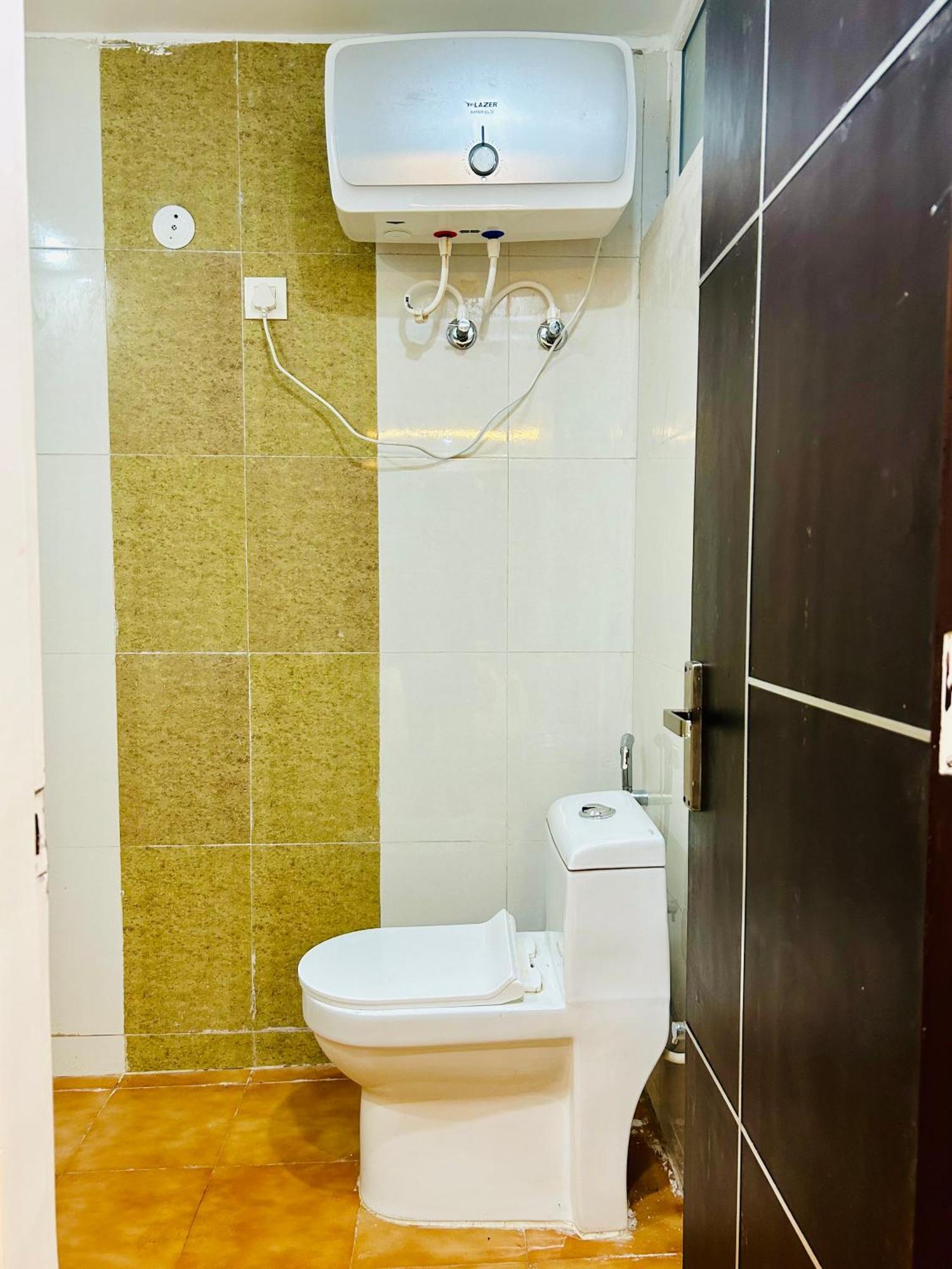 Bob Adventures Hotel เดห์ราดุน ภายนอก รูปภาพ