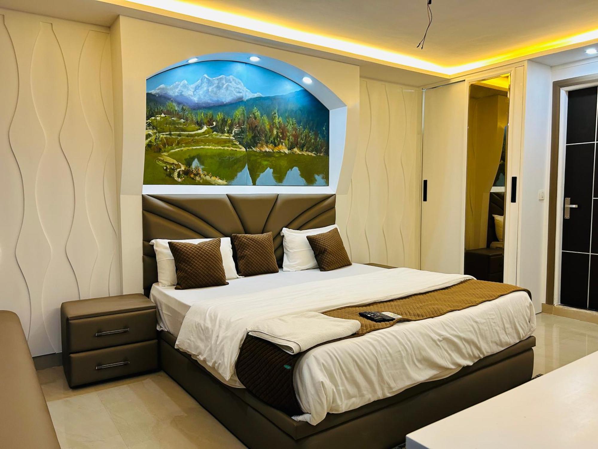 Bob Adventures Hotel เดห์ราดุน ภายนอก รูปภาพ