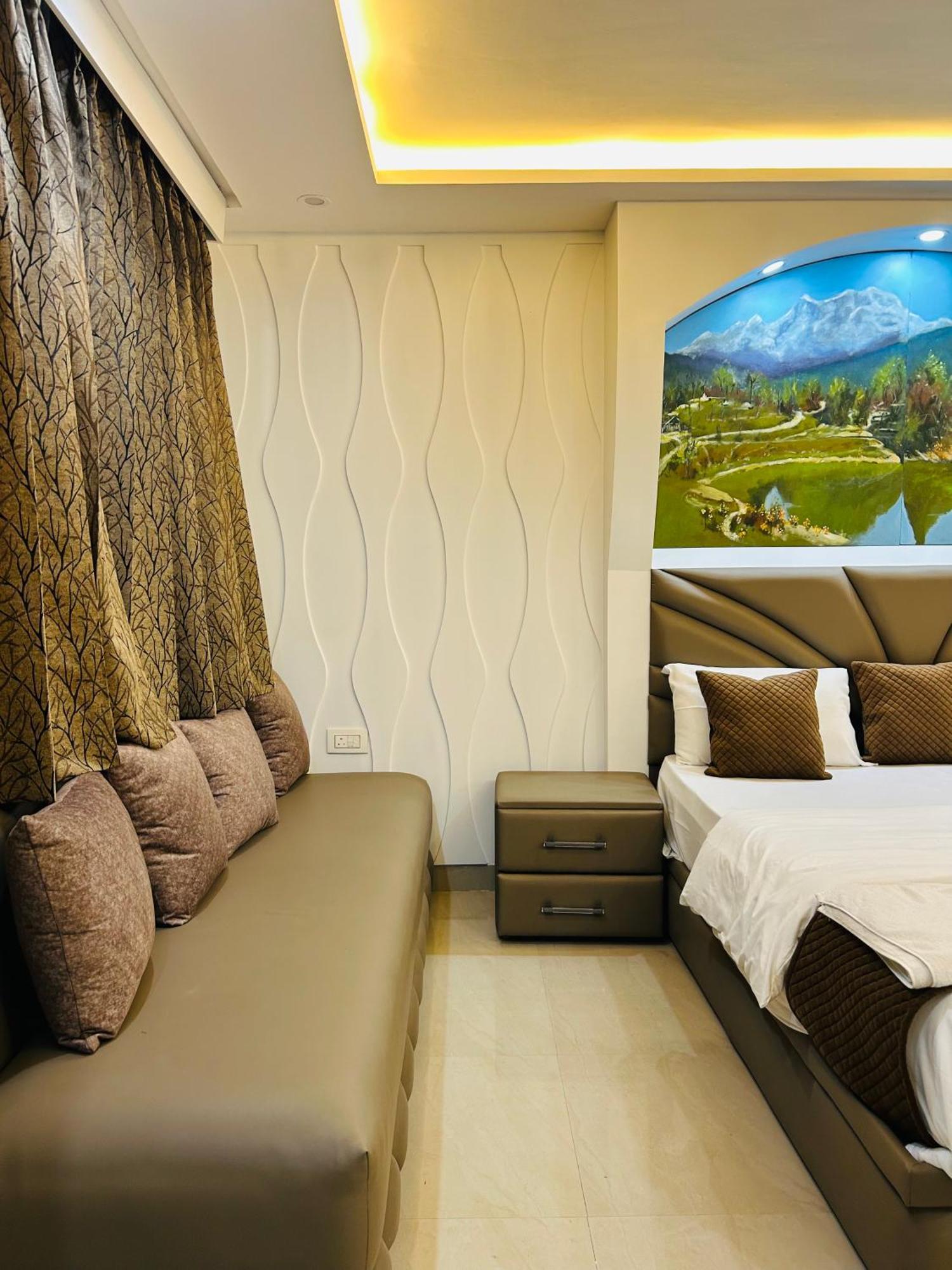 Bob Adventures Hotel เดห์ราดุน ภายนอก รูปภาพ
