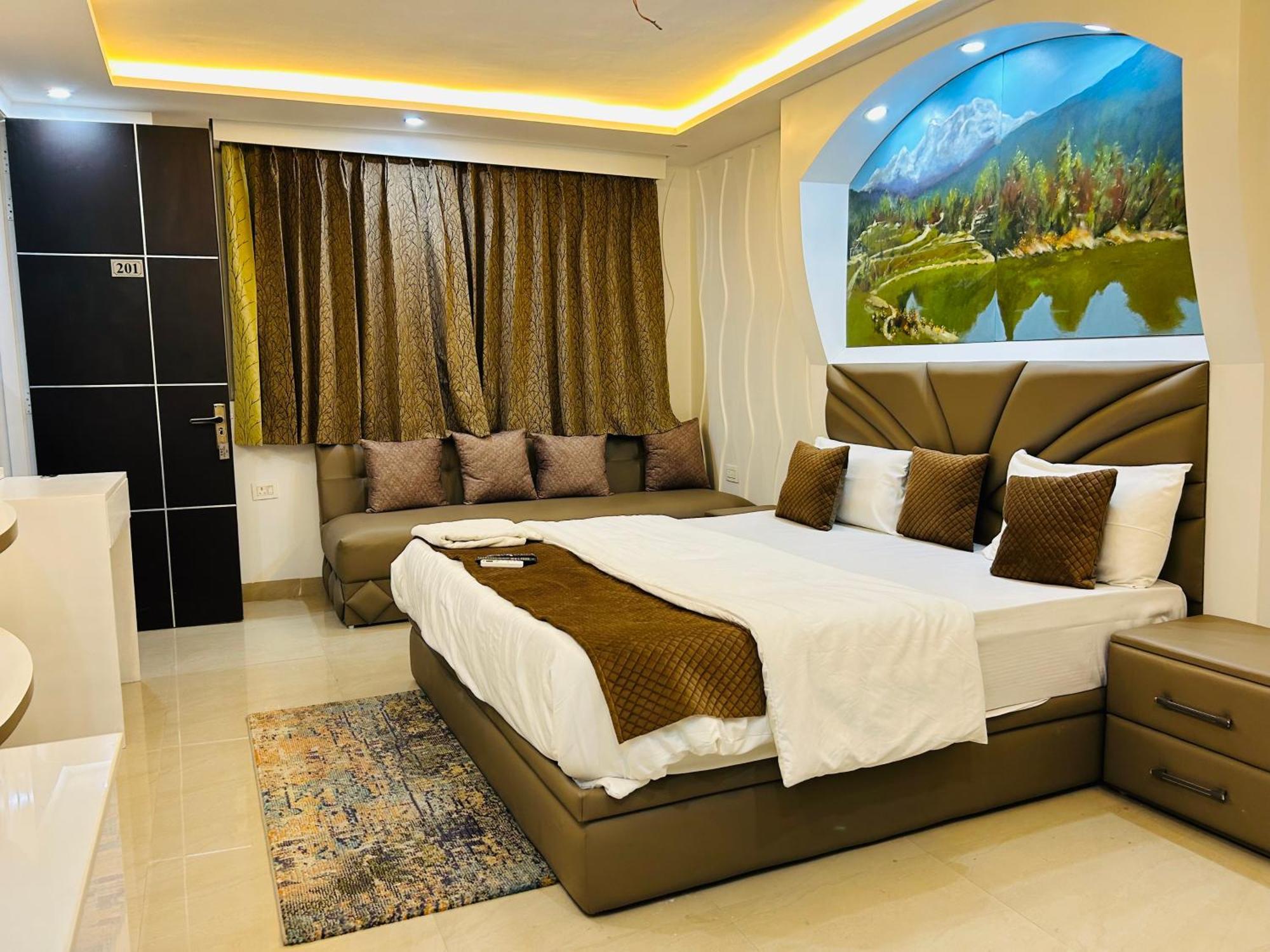 Bob Adventures Hotel เดห์ราดุน ภายนอก รูปภาพ